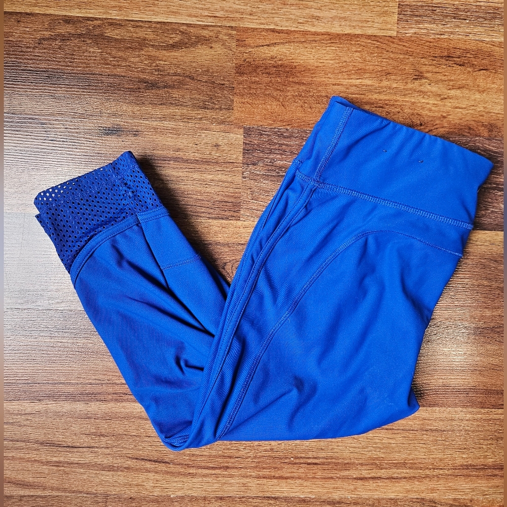 Royal Blue Xersion cropped leggings with mesh detail, size small, AUC